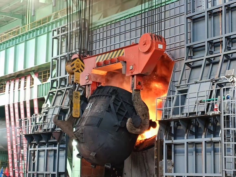 冶建公司昆钢炼钢项目1号转炉顺利热负荷试车(冶建公司 张文一 涂洪育)