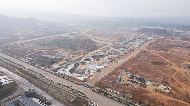 崇左南站中轴广场全面封顶